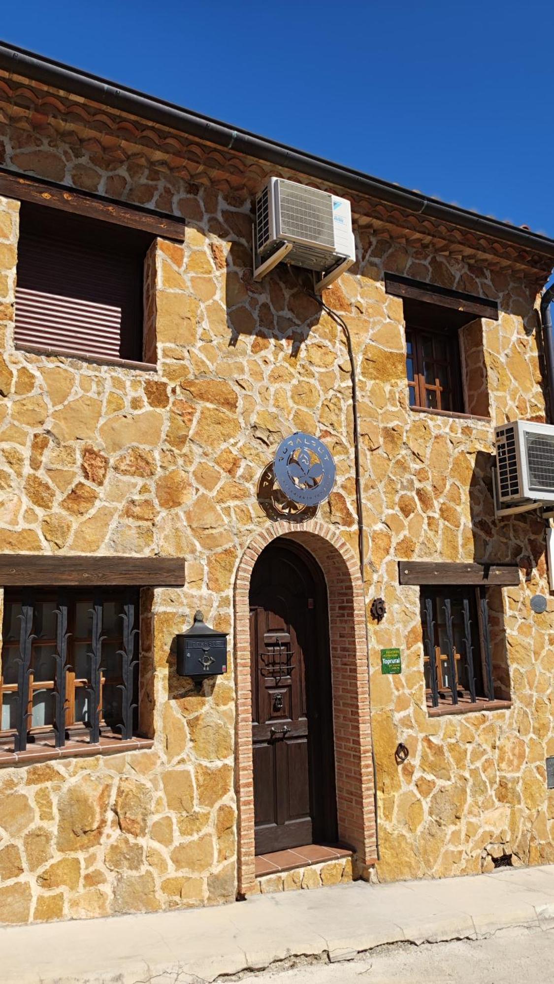 Ruralrut-El Tiemblo Wifi, Cabina De Hidromasaje, Aire Acondicionado Y A Pocos Metros De Zonas De Bano Naturales Exteriör bild
