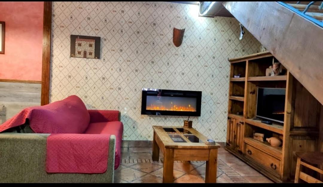 Ruralrut-El Tiemblo Wifi, Cabina De Hidromasaje, Aire Acondicionado Y A Pocos Metros De Zonas De Bano Naturales Exteriör bild